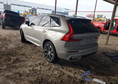 2024 Volvo Xc60 B5 Plus Dark Theme z USA, uszkodzony, nr VIN YV4L12RL0R1841209